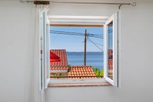 Apartments by the sea Pisak, Omis - 967