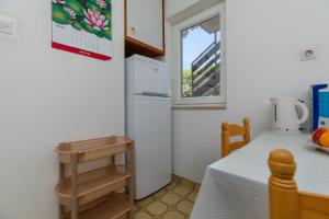 Apartments by the sea Pisak, Omis - 967