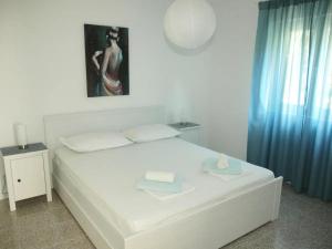 Apartments with parking space Makarska - 22168