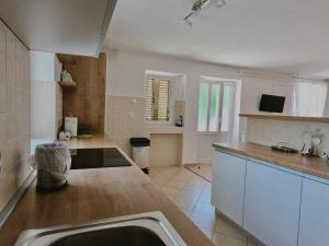 Apartments with parking space Crikvenica - 23167