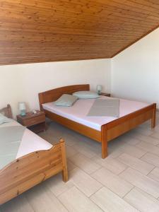 Apartments with parking space Preko, Ugljan - 23327