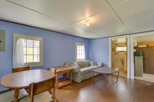 Honesdale Cabin on 110-Acre Farm Pets Welcome!