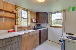 Honesdale Cabin on 110-Acre Farm Pets Welcome!