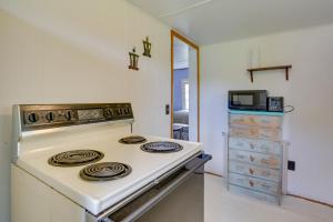 Honesdale Cabin on 110-Acre Farm Pets Welcome!