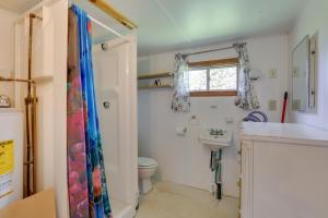 Honesdale Cabin on 110-Acre Farm Pets Welcome!