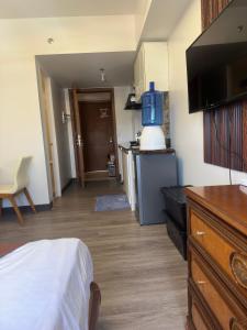 Jojies Crib Symfoni Tower 2 Bossa Guadalupe