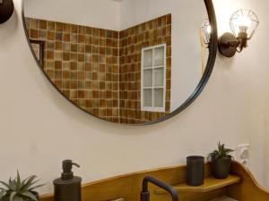 Charmant gîte avec terrasse et animaux acceptés à Belmont-de-la-Loire - FR-1-496-305