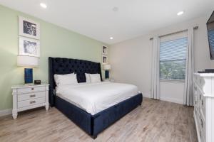 Private Pool! Big and Stylish House!