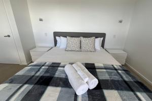 TOP DECK - Panoramic water views of the Bay of Fires