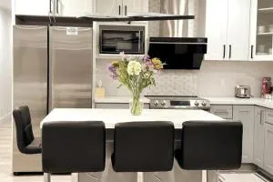 Dimond Abode #1 New Modern Luxe Spacious, Oakland, CA - Eastport