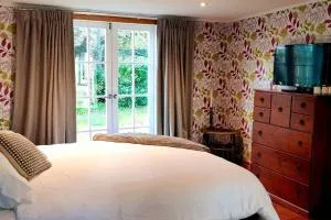 The Oaks- a beautifully appointed 1890s villa - Featherston