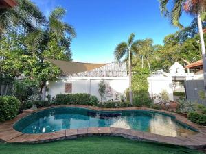 walking st 5min,walk to beach,5BR