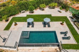 Villa Recluso-3 bd luxury country villa, huge heated pool with hydromassage, individual bbq & large yard, mountain view