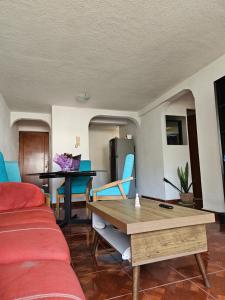 Habitación confortable frente a área verde y río con fauna silvestre con pista para ejercitarse