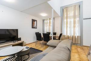 Westend Loft Chic 2BR w AC by Nyugati & M3 metro