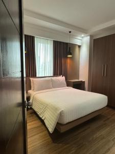 Monarch Suites at Padgett Cebu w pool near Ayala