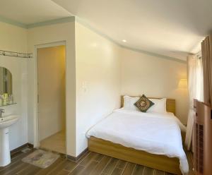 Phòng Giường Đôi Có Ban Công (Double Room with Balcony)