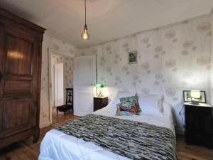 Maisons de vacances Maison spacieuse a Domeyrat + grand jardin : photos des chambres