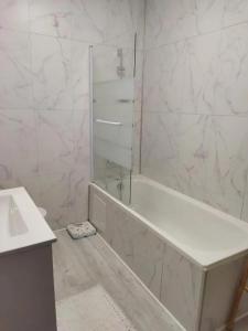 Maisons de vacances Maison spacieuse a Domeyrat + grand jardin : photos des chambres