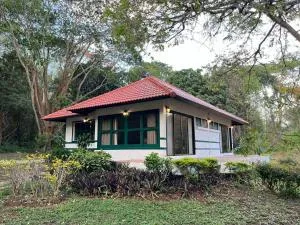 Baan Korbsuk Teak Cabins 3-4 - Ban Rong Baan Korbsuk Teak Cabins 3-4 - Ban Rong