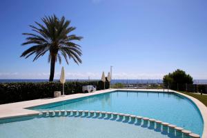 AT014 A pocos metros de la playa, equipamiento completo, piscina comunitaria