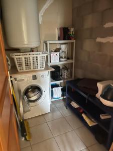 Maisons de vacances Mazet des Orchidees - Gite 4 personnes 50 m2 - Jardin, spa prive - independant - stationnement prive : photos des chambres