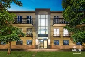 Coventry Gardens Family Escape -sleeps 4 - South Melbourne