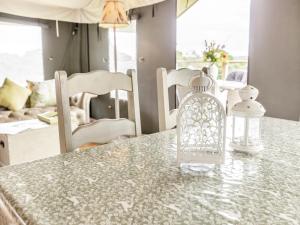 Safari Tent Two - Uk44405