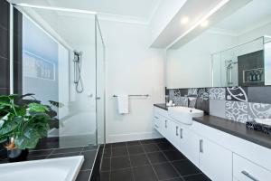 Macquarie Entertainer - Pool Retreat, Pet Friendly