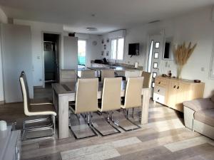 Villas Charmante Maison GIBISA : photos des chambres