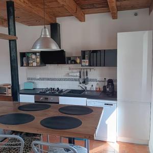 Maison dartistes avec cour au cœur du vignoble