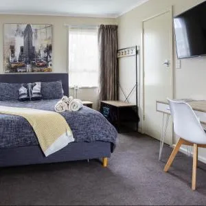 Chic Private Studio 5 mins from Airport and shops - Harewood