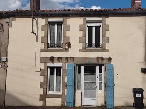 Maisons d'hotes Maison de bourg spacieuse avec terrasse : photos des chambres