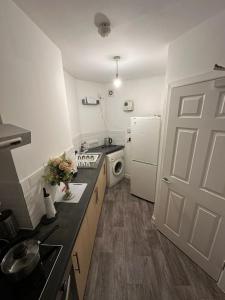 Cardiff flat 3 mins to city centre sleeps up to 6