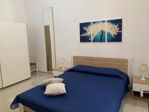 A lovely ground floor apartment, 15 minutes by car from the airport and 2 minutes walk to the beach.