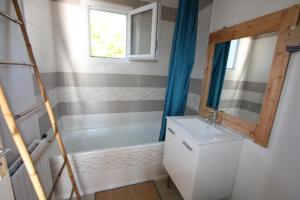 Maisons de vacances Maison T3 avec jardin et piscine : photos des chambres