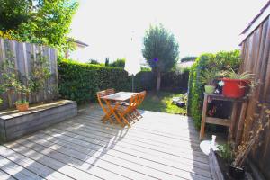 Maisons de vacances Maison T3 avec jardin et piscine : photos des chambres