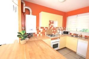 Maisons de vacances Maison T3 avec jardin et piscine : photos des chambres