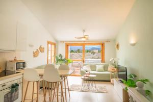 Beautiful 4 bedroom house with phenomenal golf and mountain views