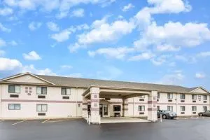 Super 8 by Wyndham Yorkville - Plainfield
