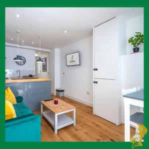 The Borough Suite Devereux Residences Newly Refurbished