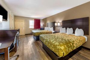 Queen Room with Two Queen Beds - Non-Smoking room in Econo Lodge Near Lackland Air Force Base-SeaWorld