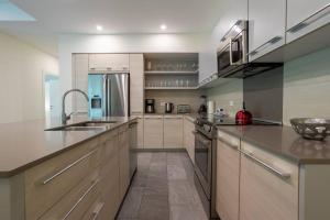 Beachfront Jungle Luxury! 3BD Penthouse Uvita