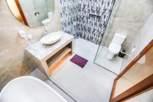 Dua Art Villa 1: Creative Space Near TitiBatu Club