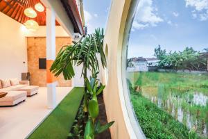 Dua Art Villa 1: Creative Space Near TitiBatu Club