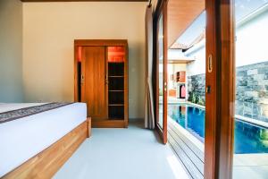 Dua Art Villa 1: Creative Space Near TitiBatu Club