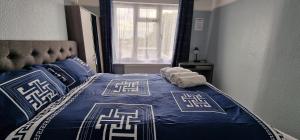 Rowan Crescents Luxury Stay-In 3