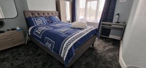 Rowan Crescents Luxury Stay-In 3