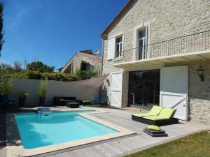 Spacieuse maison de village avec piscine