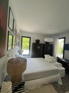 Villas Maison d'Architecte piscine vue exceptionnelle uzes a pied : photos des chambres